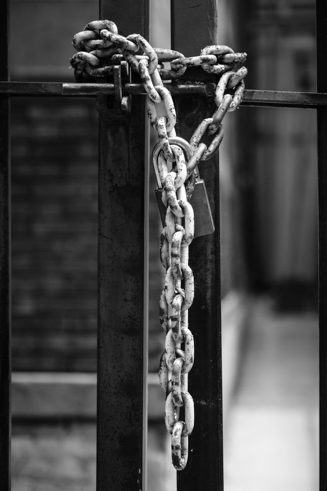 A rusty chain at a church in Washington, DC.