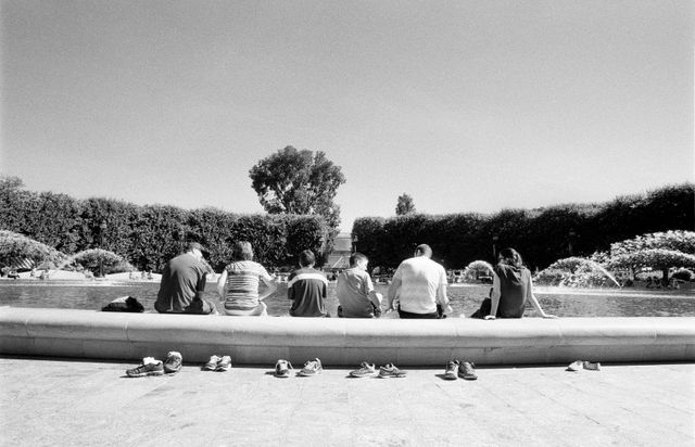 Tourists dipping their feet in the fountain of the National Gallery of Art Sculpture Garden.