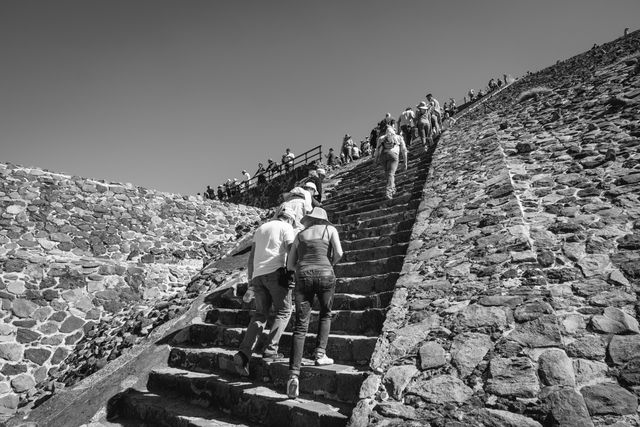 The line of people climbing up the Pyramid of the Sun in Teotihuacán.