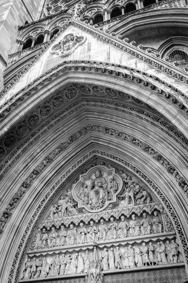 Detail of the façade of Westminster Abbey.