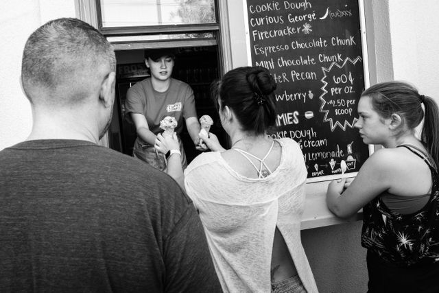 People buying ice cream at Clumpies, on Lookout Mountain.