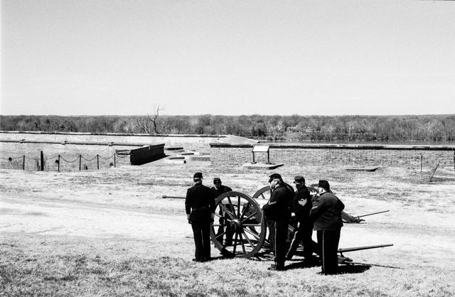 Artillery demonstration at Fort Washington.