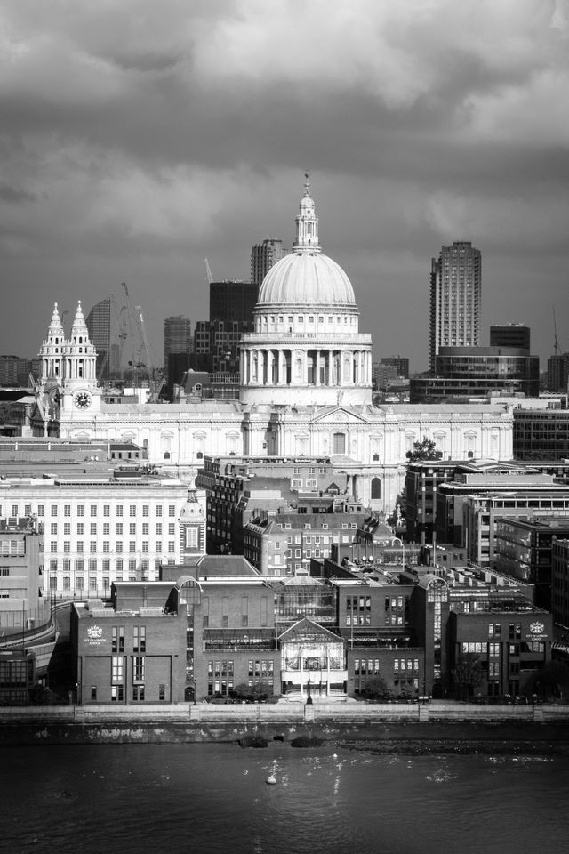 St. Paul's Cathedral, from the observation deck of Tate Modern.