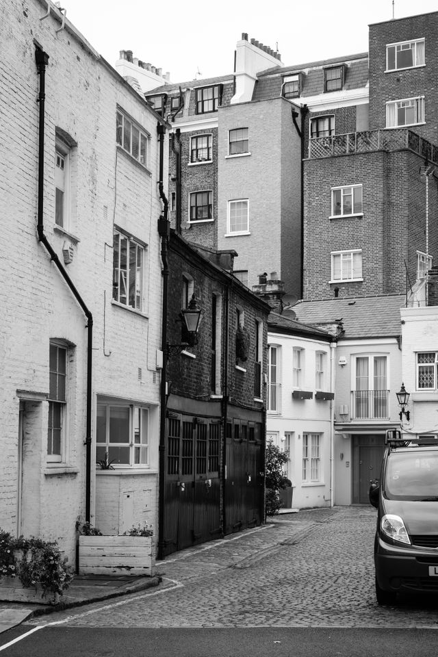 An alley, in Kensington.