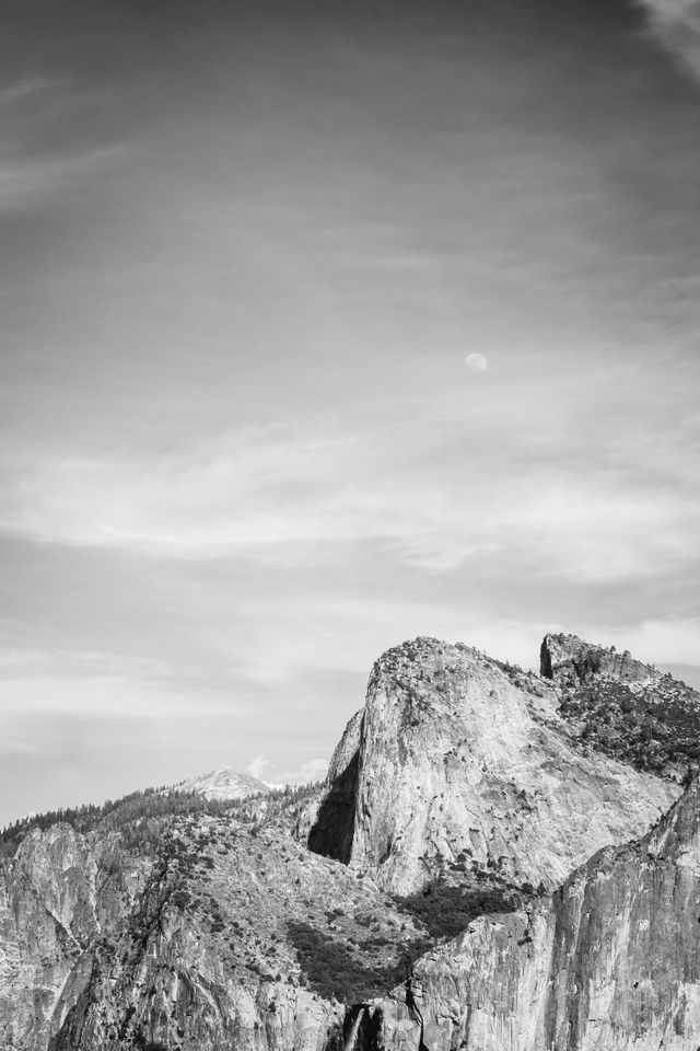 The Cathedral Rocks at Yosemite National Park, from the Tunnel View overlook.