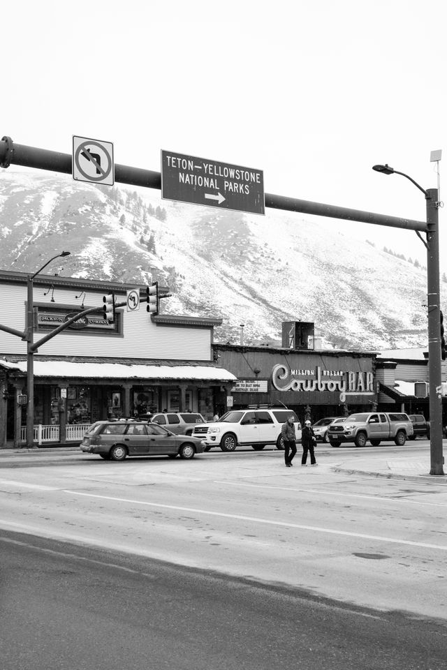 A street sign reading "Teton-Yellowstone National Parks" at a street in Jackson, Wyoming.