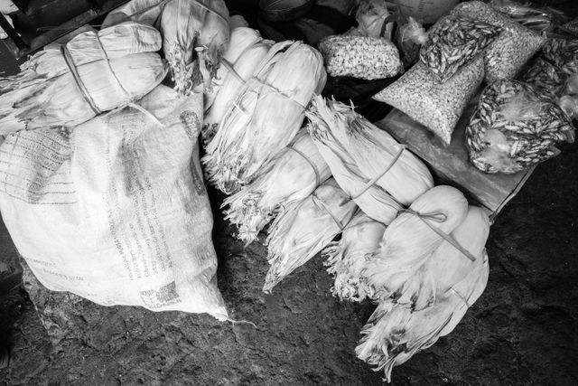 Ears of corn on the ground in Taxco.